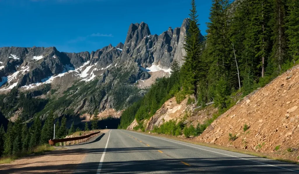 Scenic Drives Through the Pacific Northwest: Best Routes Near Your Vacation Rental